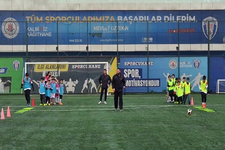 KIŞ SPOR OKULLARINDA FUTBOL ANTRENMANLARI TÜM HIZIYLA SÜRÜYOR